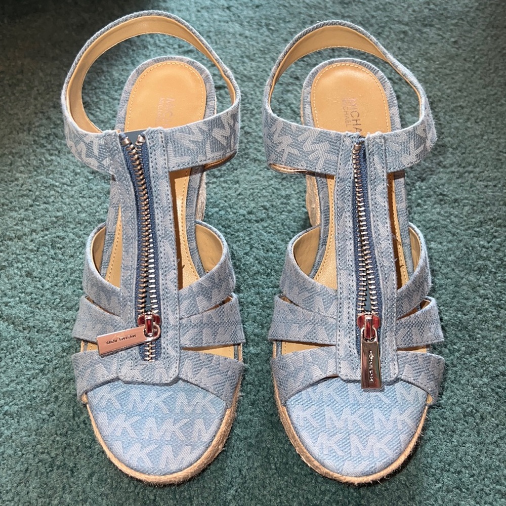 Michael Kors Berkley leather wedge sandal size 8 Light Blue Logo
